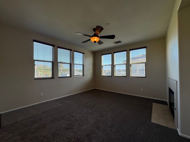 Building Photo - Cute 2 bedroom Condo Available for Rent