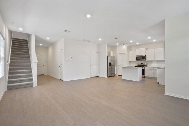 Building Photo - 1721 Roaming Oak Bnd