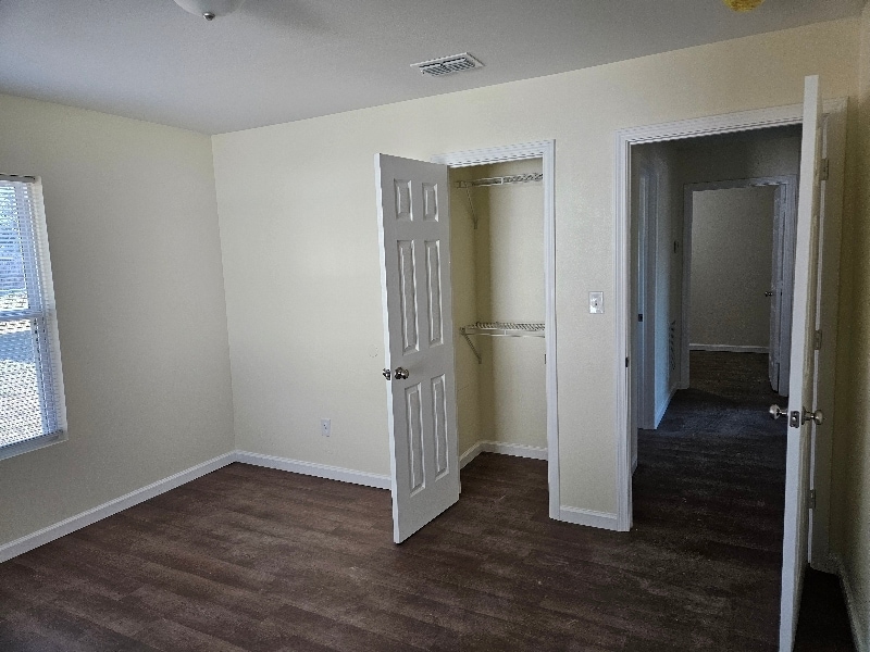 Building Photo - 302 N Main St