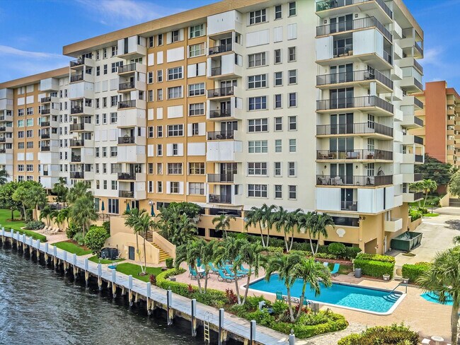 Building Photo - 1150 Hillsboro Mile