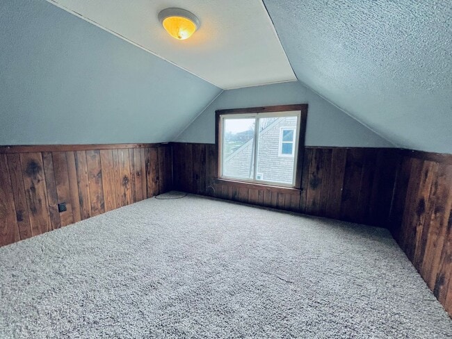 Building Photo - Four Bedroom off Dixie Highway