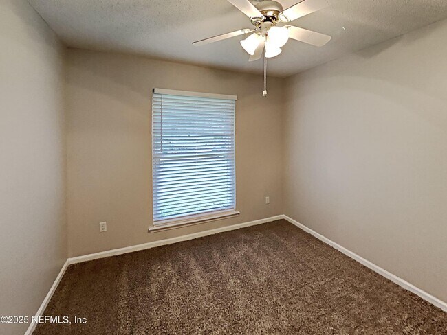 Building Photo - 4400 Apple Tree Pl