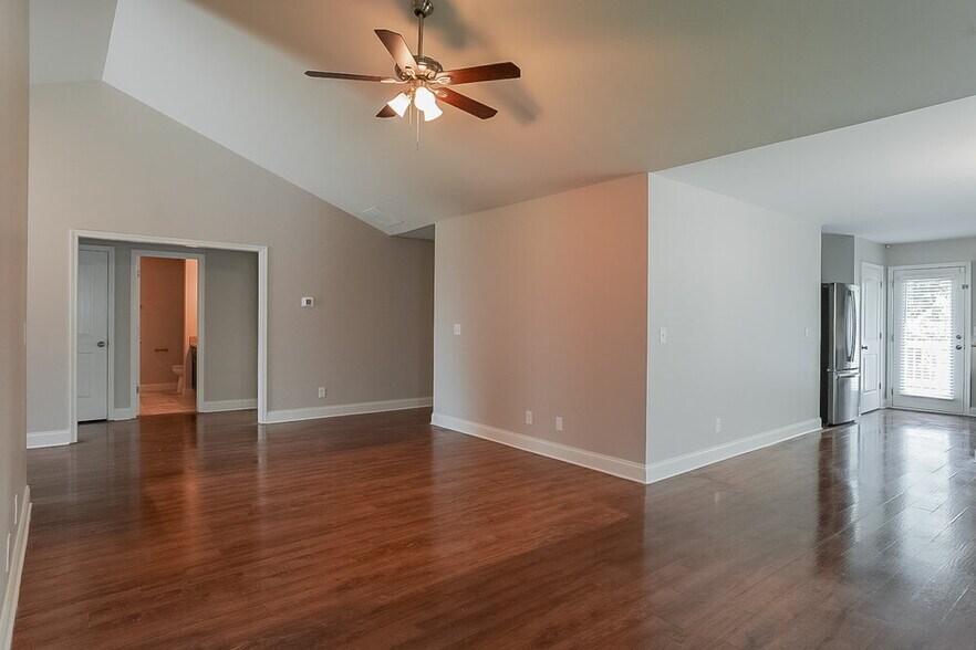 Building Photo - 607 Savannah Dr