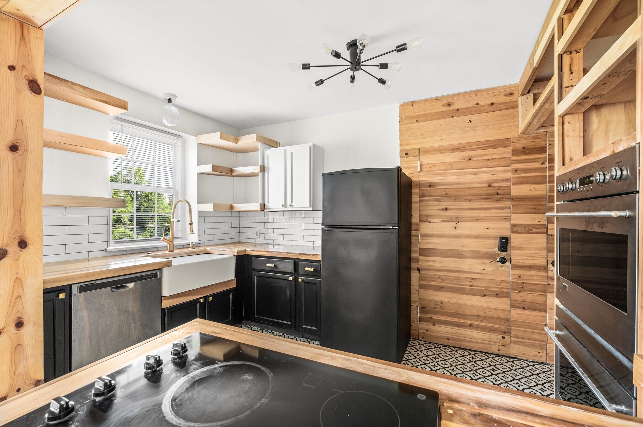 Kitchen - 1112 Clifton Ln