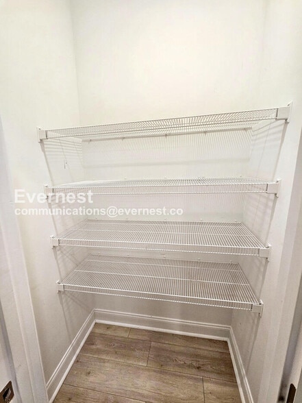 Building Photo - 809 Goswell Dr