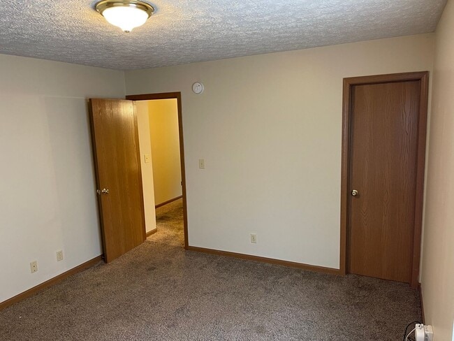 Building Photo - 3002 Butterfield Ct