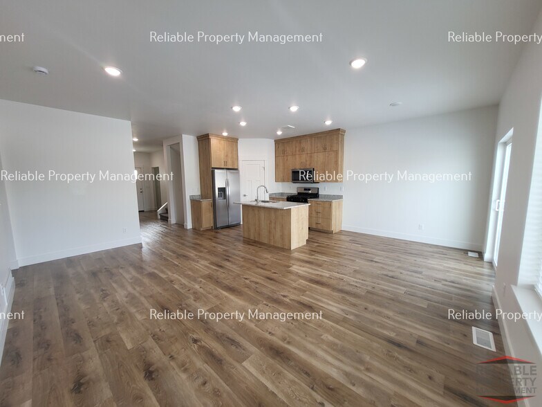 Building Photo - 347 Eliza Joy Ln