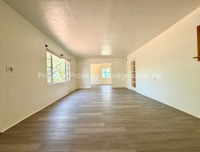Building Photo - 3210 E Linden St