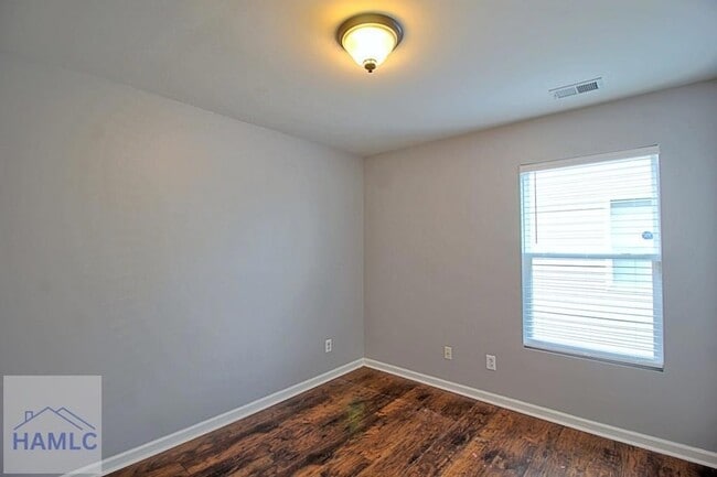 Building Photo - 207 Bender St