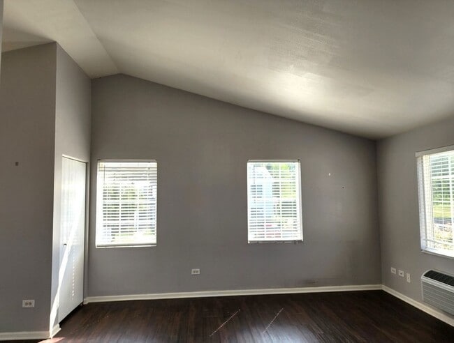 Building Photo - 2023 Silverstone Dr