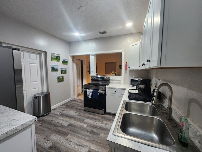 Building Photo - 2138 Tilden St