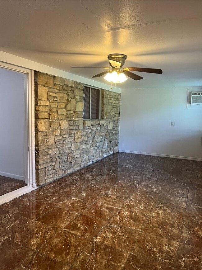 Building Photo - 7406 Southgate Ln