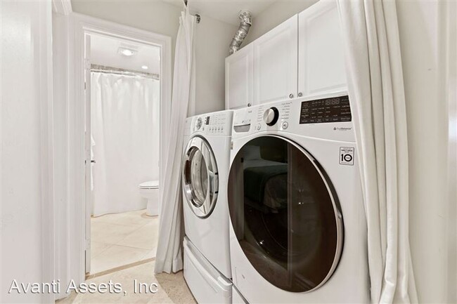 Building Photo - 2475 Jefferson-