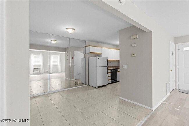 Building Photo - 601 Mistletoe Ave