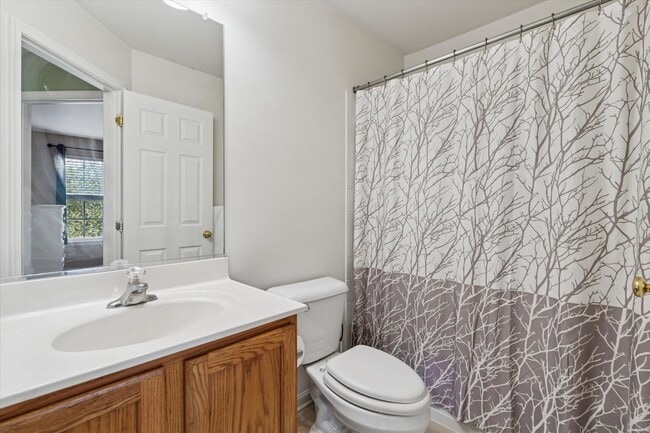 Building Photo - 3B/2.5B End Unit Townhome in Penns Manor A...