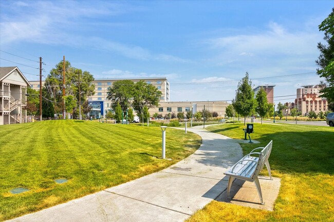 Building Photo - Modern Studio Apartment in a Uptown Neighb...