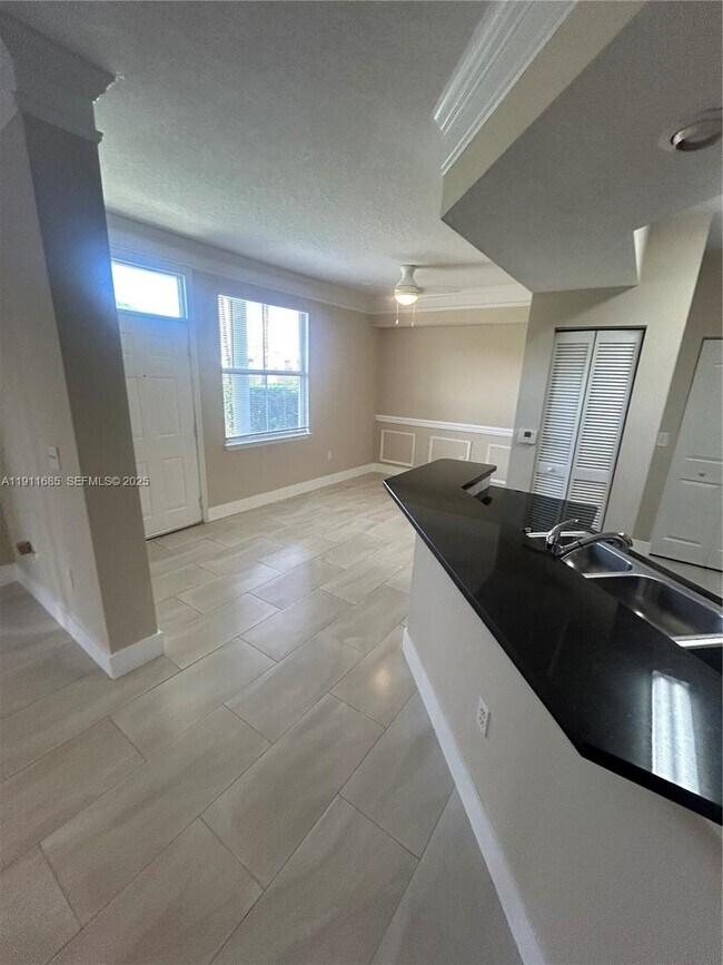 Building Photo - 2032 Alta Meadows Ln