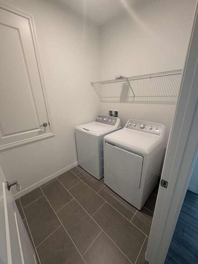 Building Photo - New construction!!