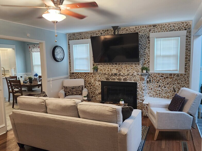 Living Room - 200 N Fourth St