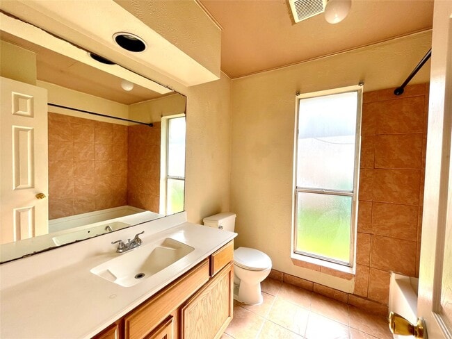 Building Photo - 6310 Star Lake Dr