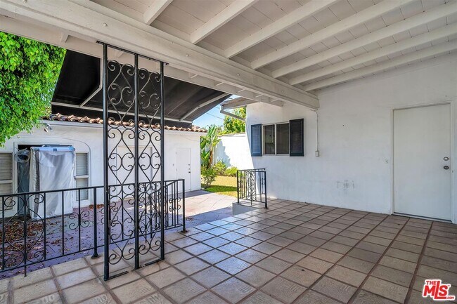 Building Photo - 325 S El Camino Dr