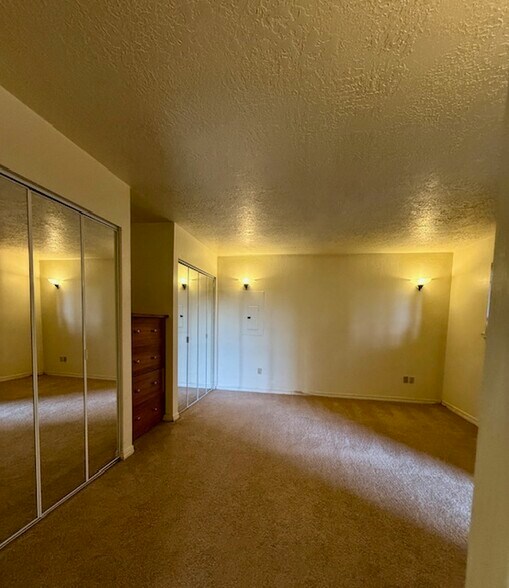 Building Photo - 325 C St