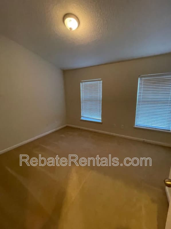 Building Photo - 13026 Sunset Lake Dr