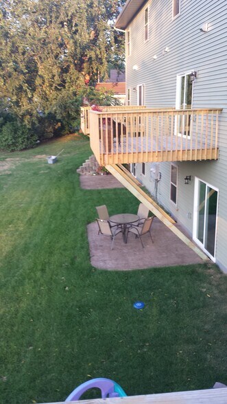 upper and lower decks - 819 Main St