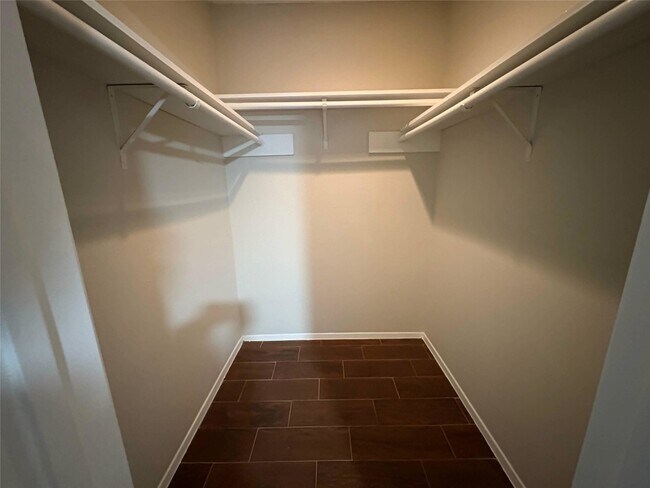 Building Photo - 10555 Turtlewood Ct