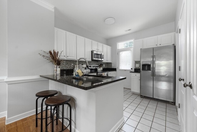 Building Photo - Stylish 3-bedroom townhome in Vermillion in Hustersville
