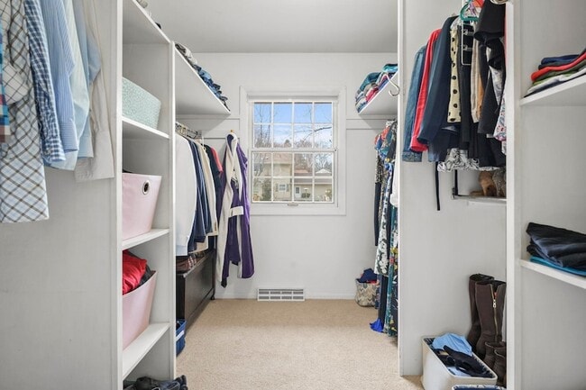 Building Photo - 310 Yosemite Trail