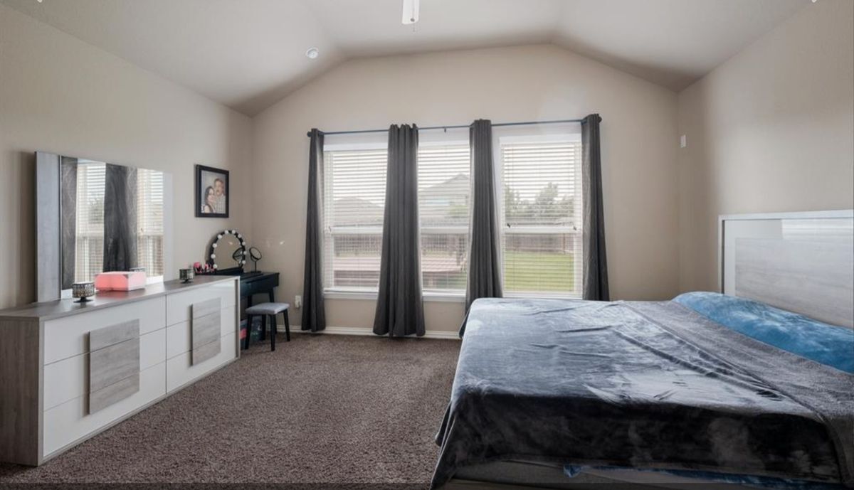 Building Photo - 8252 Breezy Cv