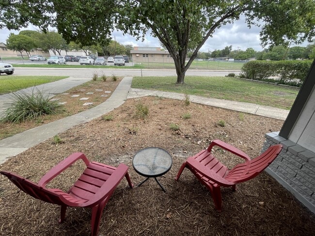 Building Photo - 258 Cresham Dr