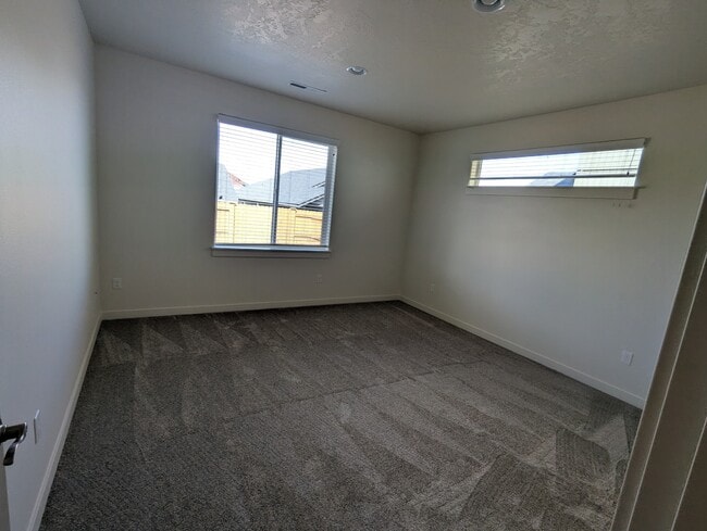 Building Photo - 3667 SW Pumice Stone Ave