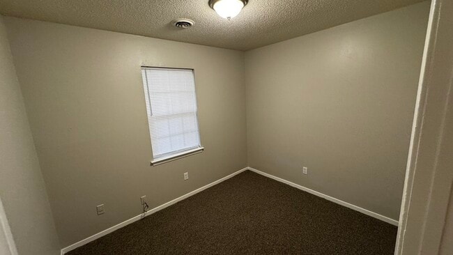 Building Photo - 4264 Double Tree St