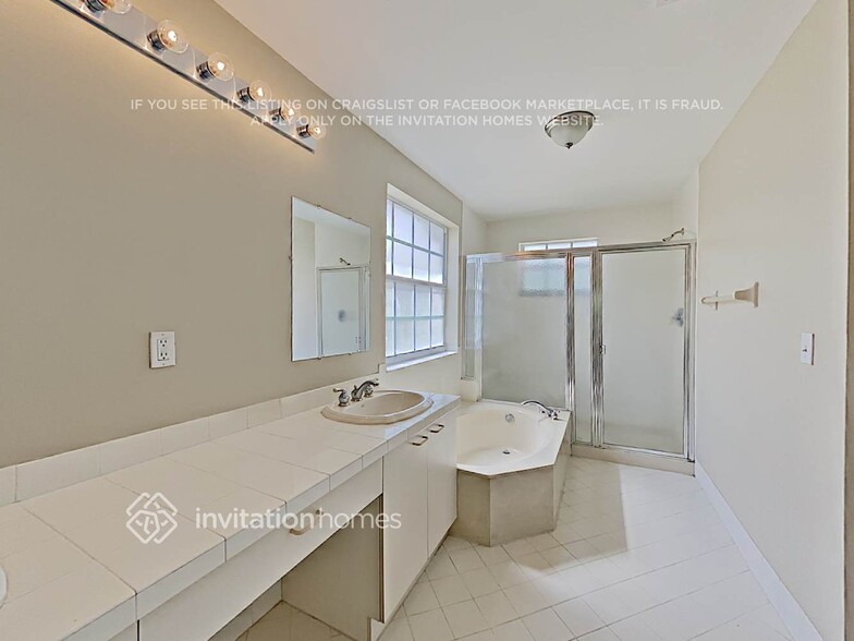 Building Photo - 1565 Fiddlewood Ct