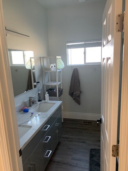 Building Photo - 430 Jerome St