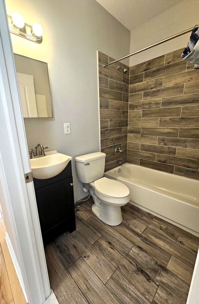 Building Photo - 813 N 41st St