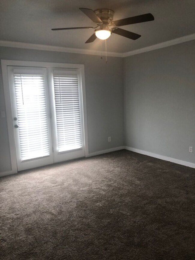 Building Photo - 2707 Royal Rd