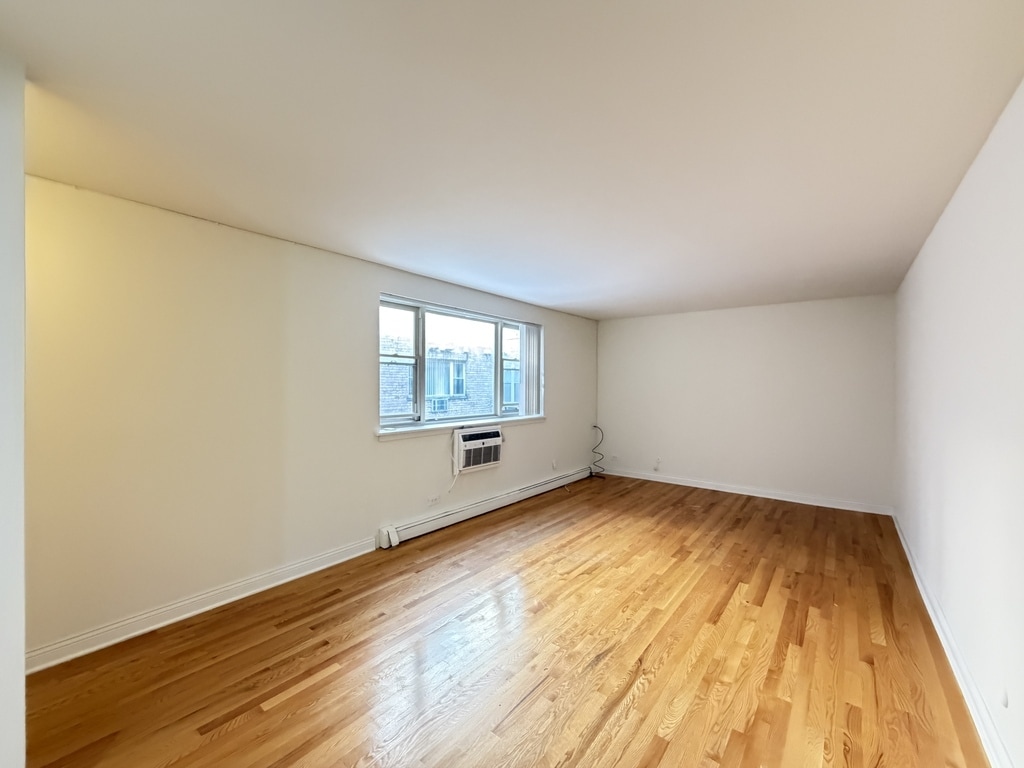 Building Photo - 3710 N Pine Grove Ave