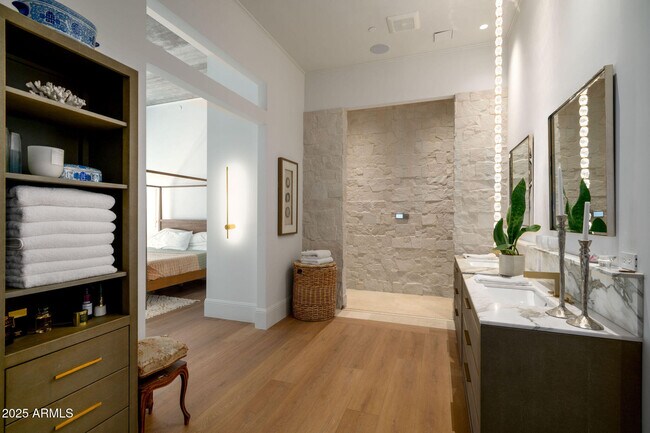 Building Photo - 50 W Palm Ln