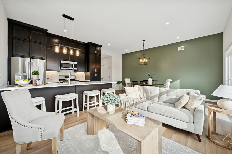 Building Photo - 2219 Lebanon Dr