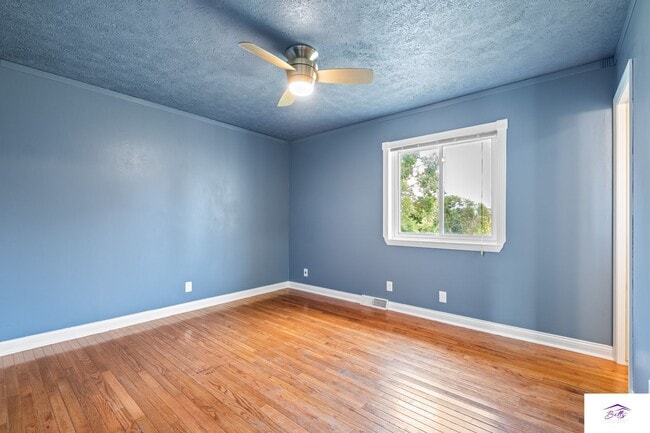 Building Photo - 5911 S 137th St