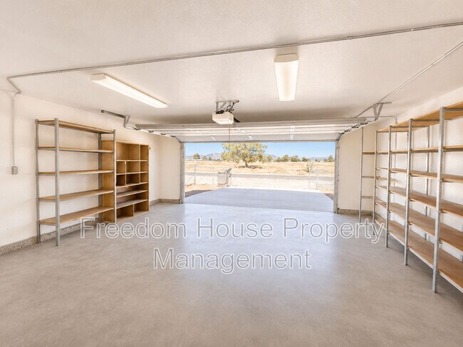 Building Photo - 3066 E Mount Charleston Dr