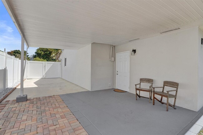 Building Photo - 6101 NE 7th Ave