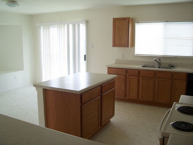 Building Photo - 3 Bedroom Home in a Great Neighborhood