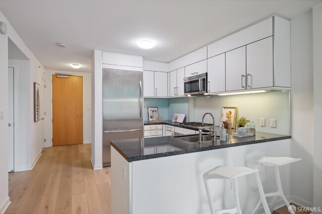 Building Photo - 333 Main St