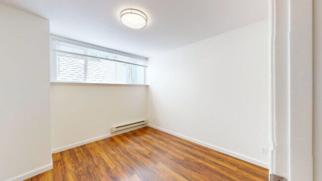 Building Photo - 2642 Greenwich St