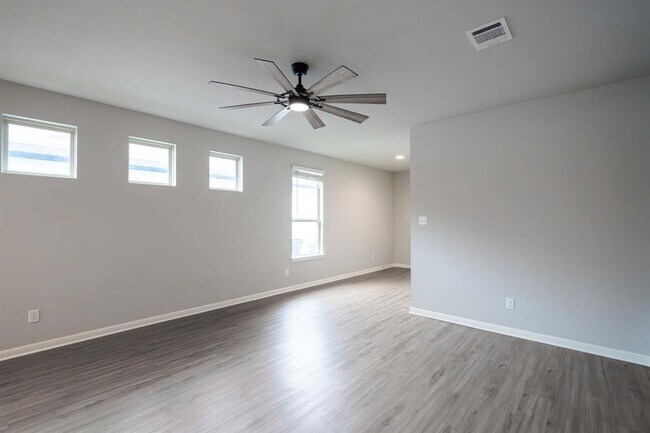 Building Photo - 208 Kellys Heroes Wy