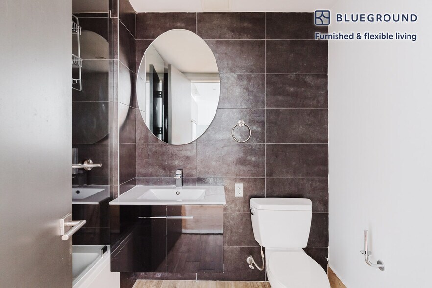 Building Photo - 72 Willoughby St